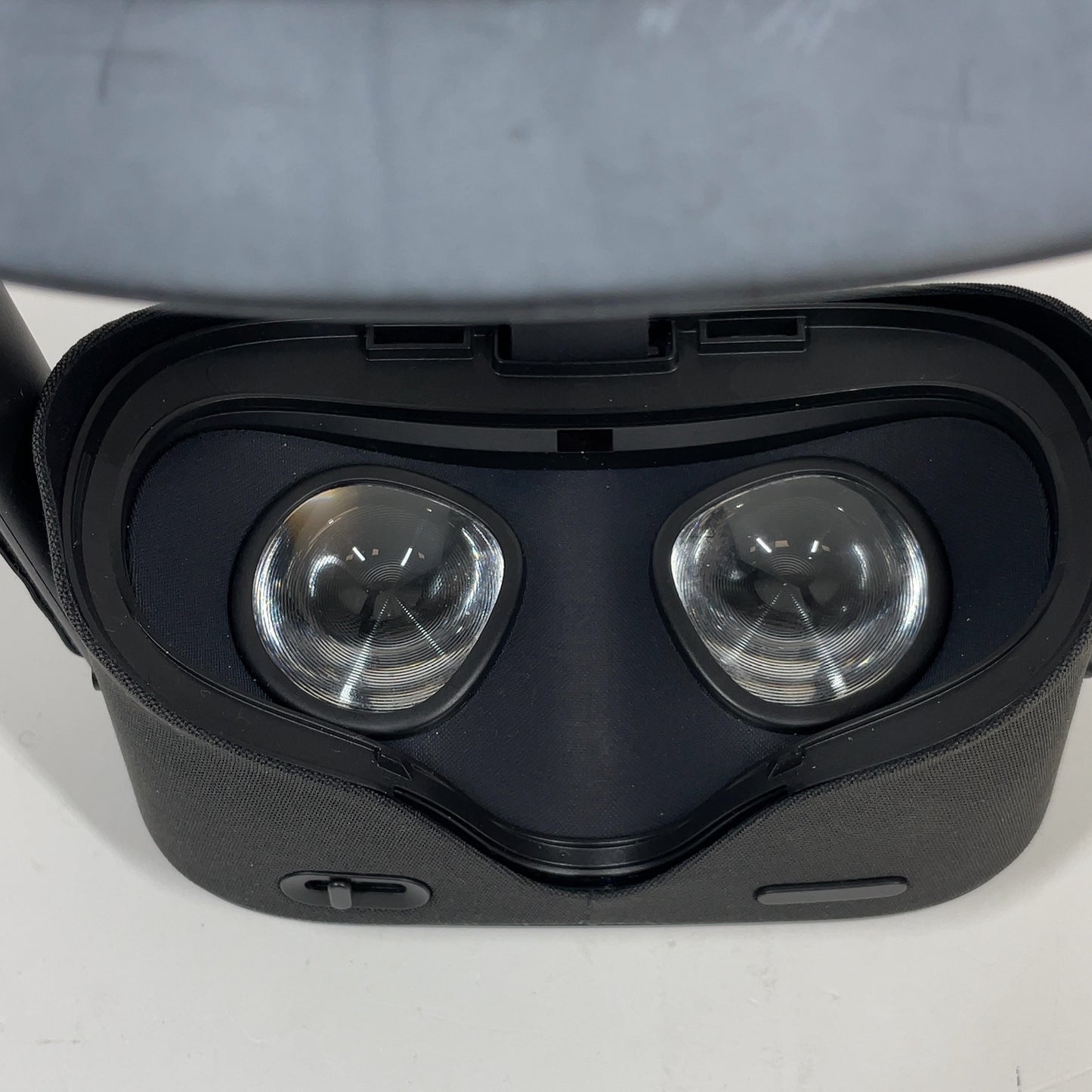 Oculus Quest 64GB Standalone All-in-One VR Headset MH-B