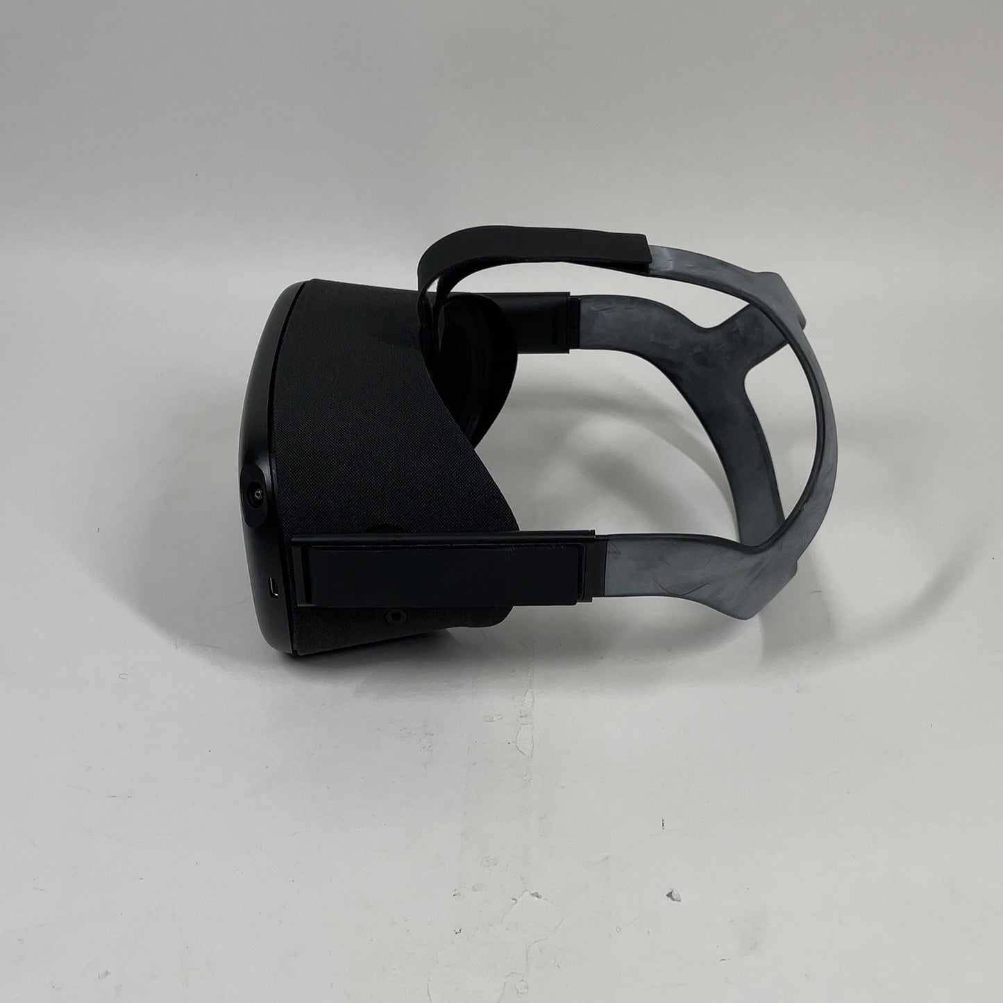 Oculus Quest 64GB Standalone All-in-One VR Headset MH-B