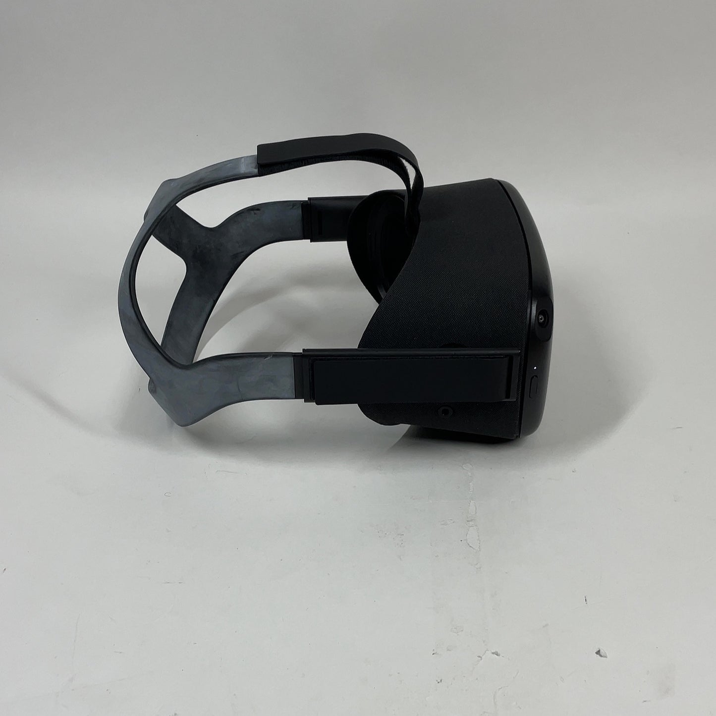 Oculus Quest 64GB Standalone All-in-One VR Headset MH-B