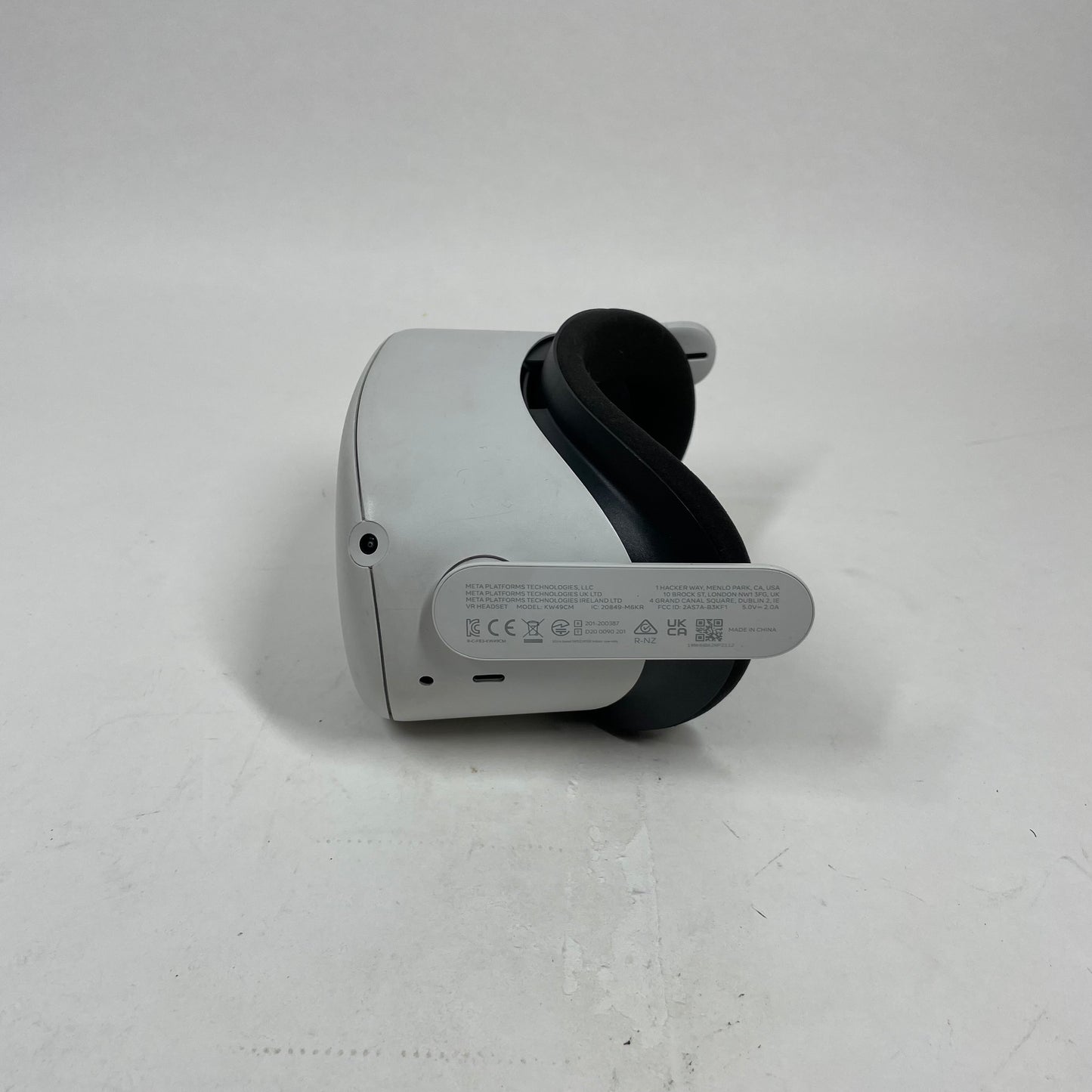 Meta Quest 2 128GB Standalone All-in-One VR Headset Only KW49CM