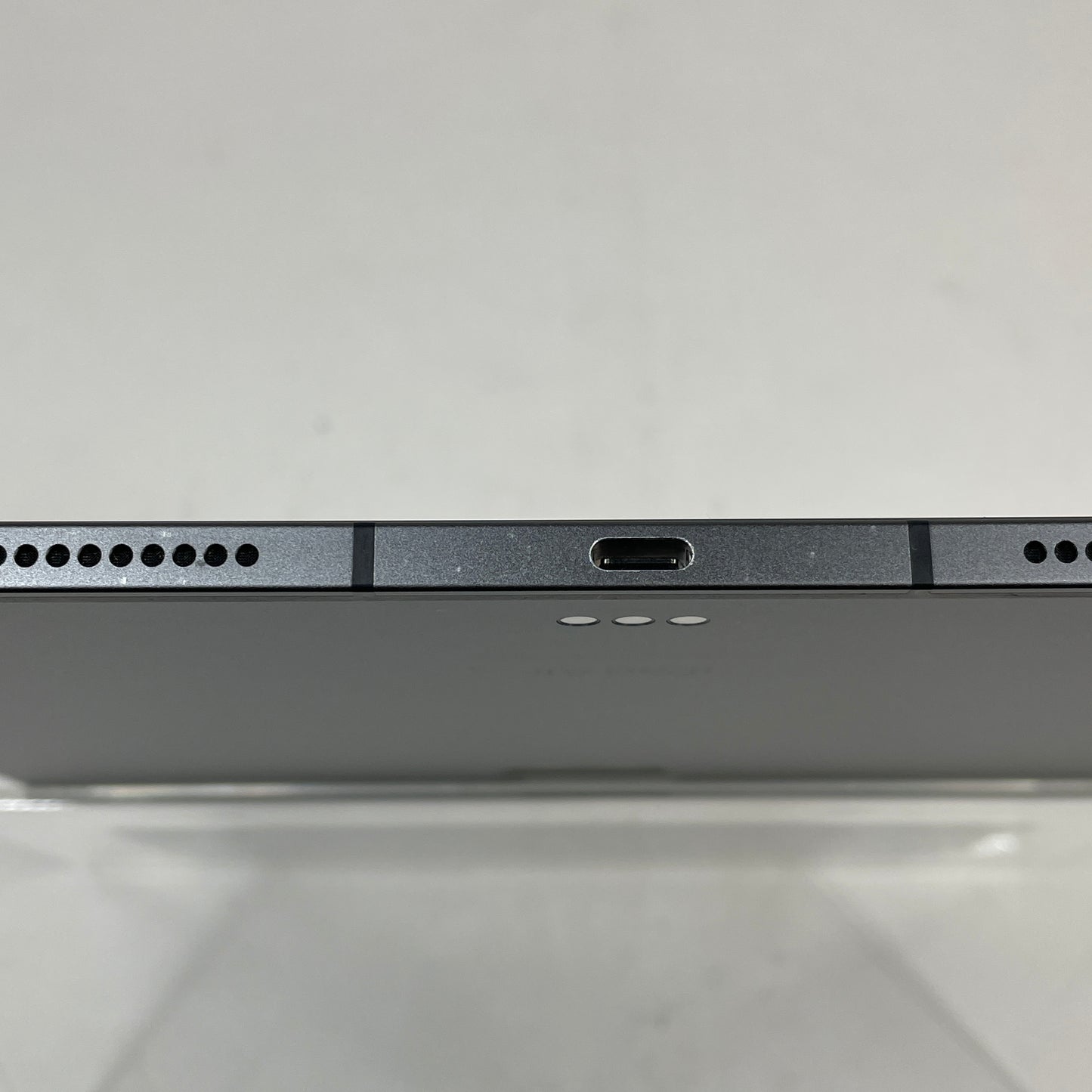 Factory Unlocked Apple iPad Air 5th Gen 64GB Space Gray MM6R3LL/A