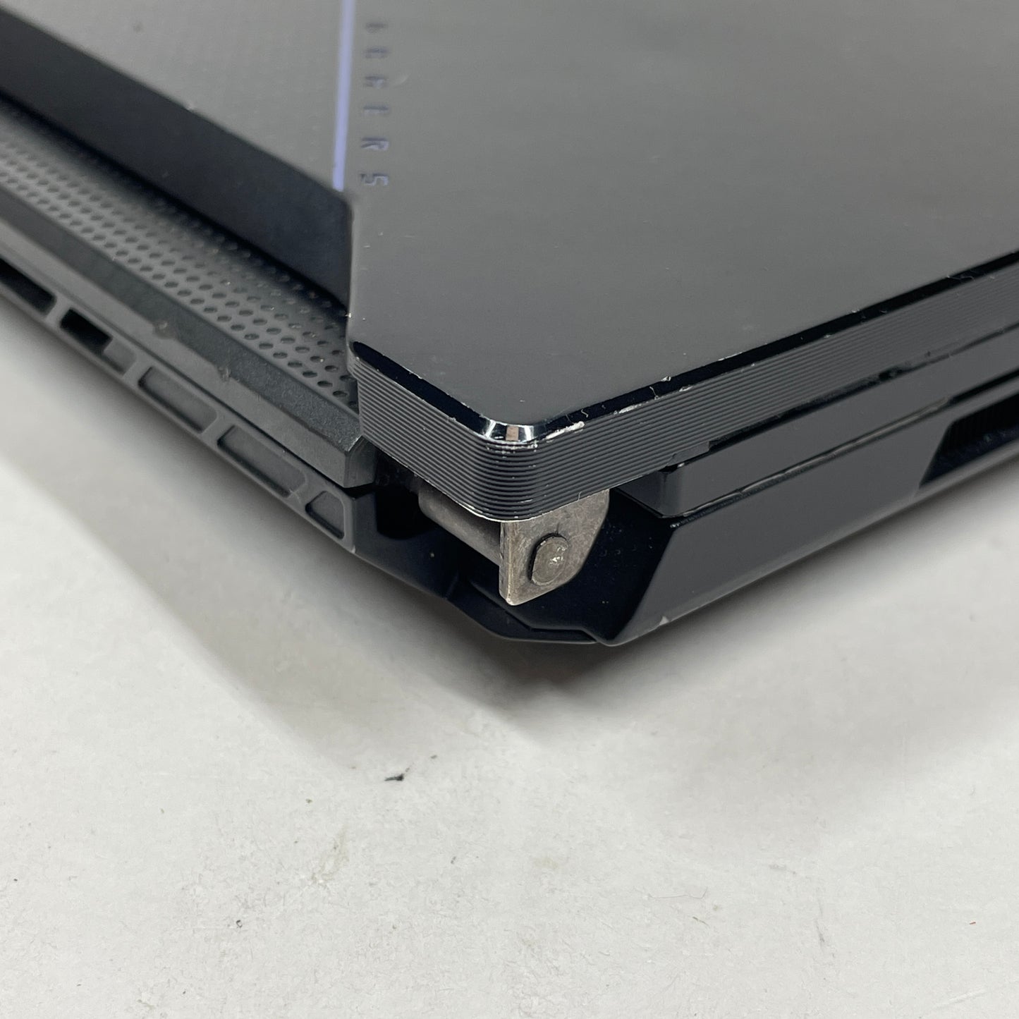 Asus ROG Zephyrus Duo 16 GX650 16" Ryzen 9 6900HX 3.3GHz 32GB RAM 1TB SSD GeForce RTX 3070 Ti
