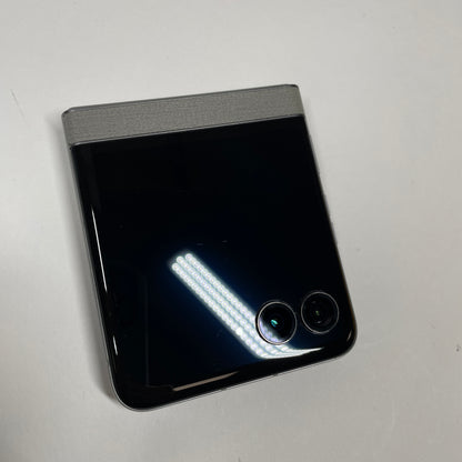 Motorola Razr 2026 PANTONE Hematite XT2657V