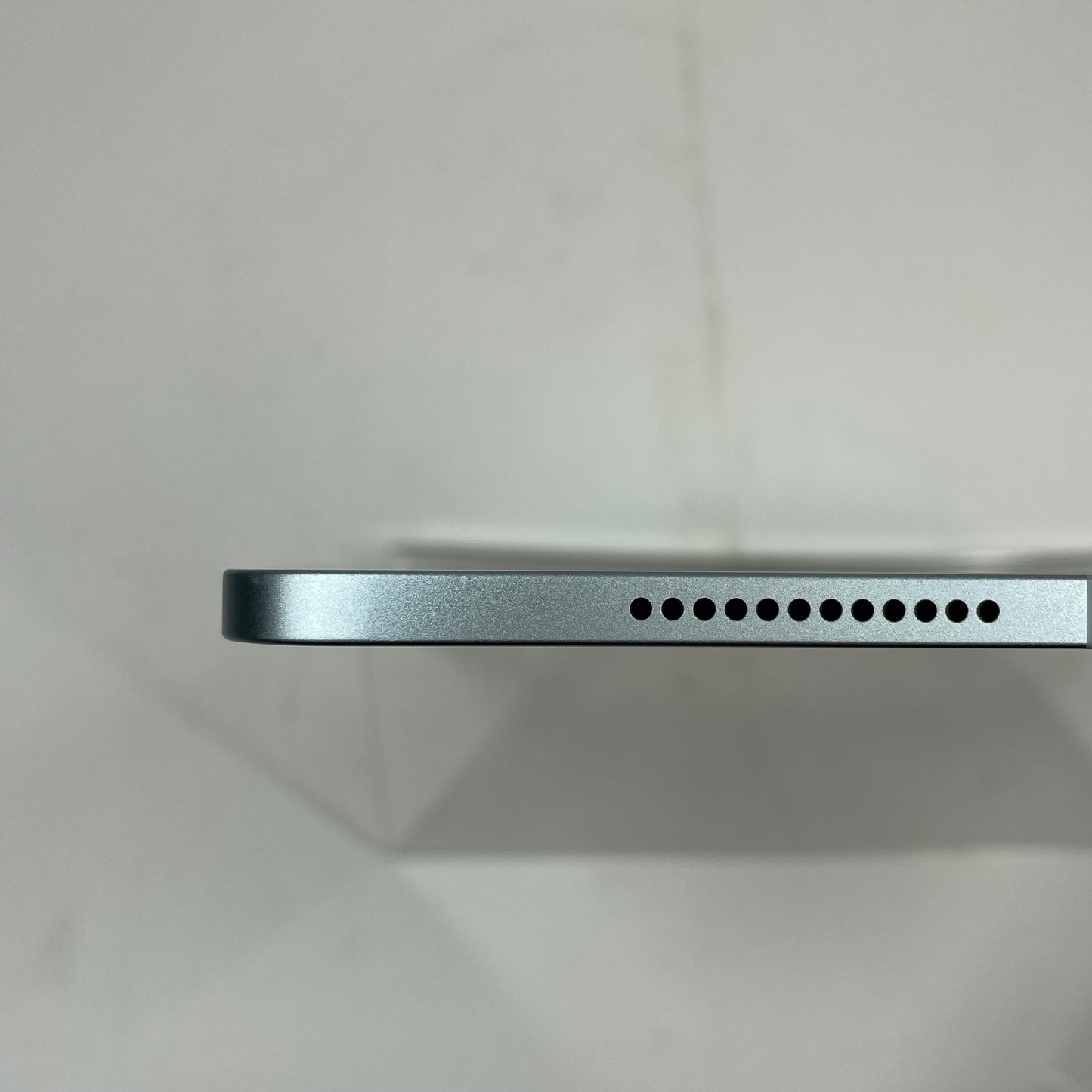 Unlocked Apple iPad Air 13" M3 1TB Blue MCJF4LL/A