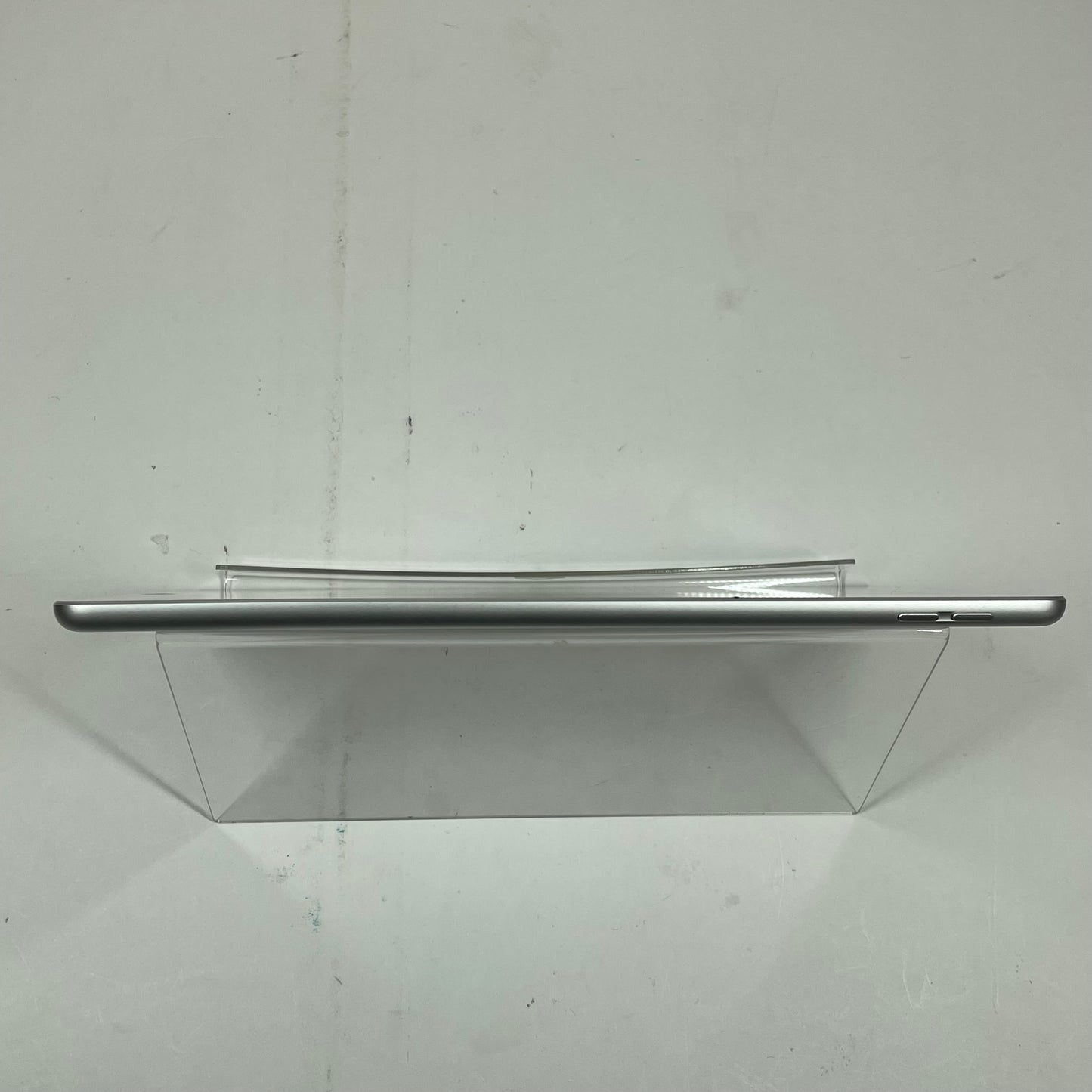 WiFi Only Apple iPad 7th Gen 32GB SILVER MW752LL/A