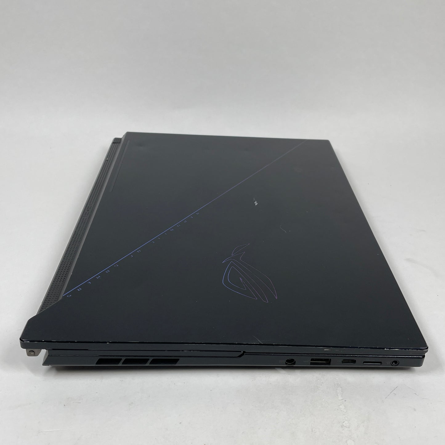 Asus ROG Zephyrus Duo 16 GX650 16" Ryzen 9 6900HX 3.3GHz 32GB RAM 1TB SSD GeForce RTX 3070 Ti
