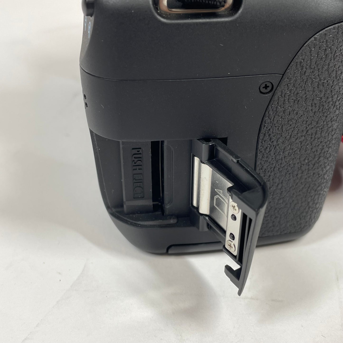 Canon Rebel T4i 18.0MP Digital DSLR Camera