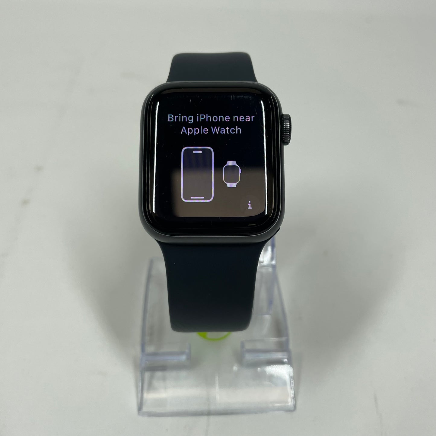 GPS Only Apple Watch SE 1st Gen 40MM Space Gray Aluminum Black Sport Band MKQ13LL/A